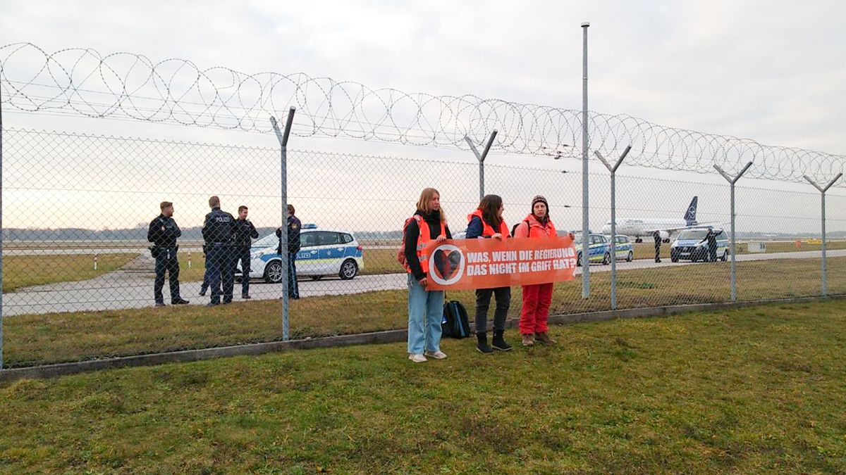 Klimatičtí aktivisté zablokovali ranvej letiště v Mnichově